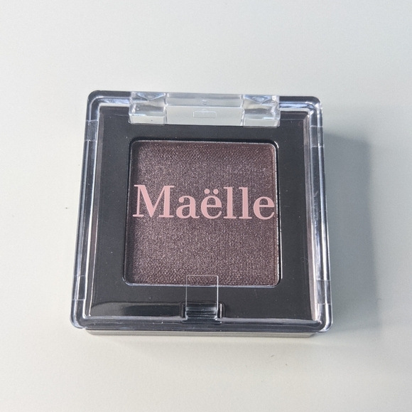 New Makeup set of 3 items: blush, glow highlighter, eyeshadow. - Picture 8 of 10